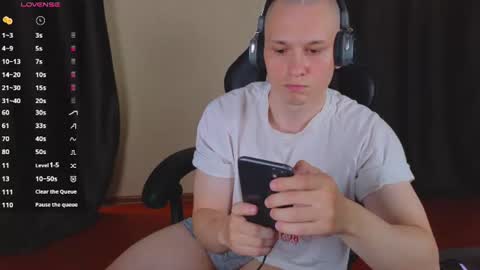Snapshot of pistonpojizni chatting on July 2026 09:52:02 AM STRONGBEAUTY online show from July 2026 09:52:02 AM