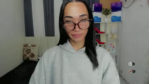 pixiedoll_ online show from December 2025 11:01:02 PM