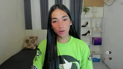 pixiedoll_ online show from February 2026 06:33:02 PM