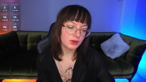 pixiepeachh online show from October 2025 01:23:01 PM