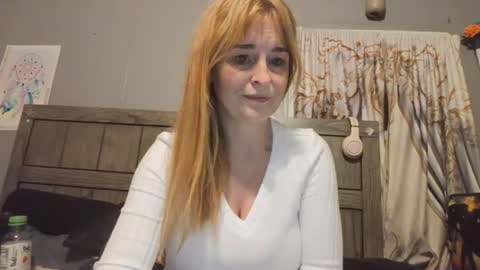 Snapshot of pizzedwife chatting on June 2026 02:20:01 AM pizzedwife online show from June 2026 02:20:01 AM