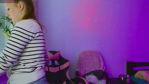 Snapshot of playful_mary chatting on May 2026 10:35:01 AM Masha online show from May 2026 10:35:01 AM