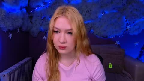 Snapshot of playful_sophie chatting on April 2026 07:26:01 PM Sophie online show from April 2026 07:26:01 PM