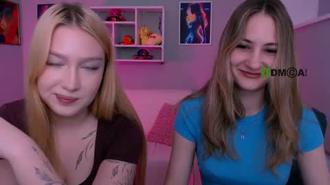 Snapshot of playful_sophie chatting on June 2026 07:19:02 PM Sophie online show from June 2026 07:19:02 PM
