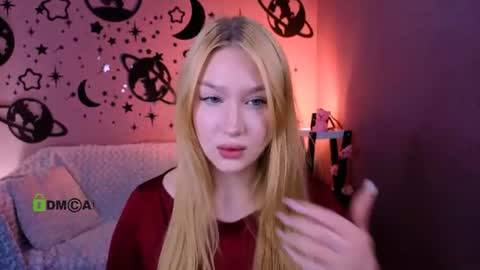 Snapshot of playful_sophie chatting on June 2026 07:14:01 PM Sophie online show from June 2026 07:14:01 PM
