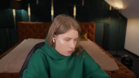 Lana online show from October 2025 10:13:02 AM