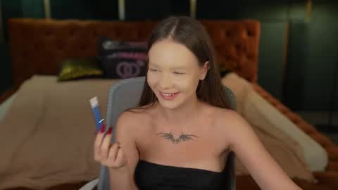 Snapshot of playhard054 chatting on October 2025 06:42:01 PM Lana online show from October 2025 06:42:01 PM