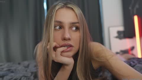 Snapshot of playwithmil chatting on February 2026 06:26:01 AM 21 y.o Mila online show from February 2026 06:26:01 AM