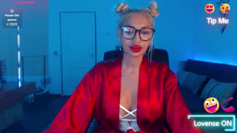 Victoria online show from September 2025 07:14:02 PM