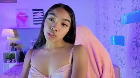 Snapshot of pocahontas_moon chatting on July 2026 03:50:01 PM Pocahontas online show from July 2026 03:50:01 PM