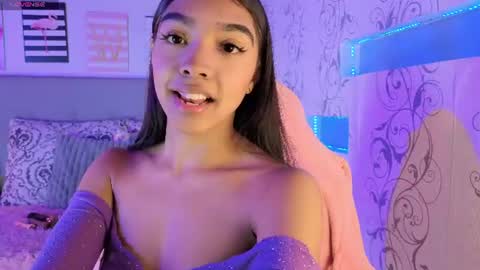 Snapshot of pocahontas_moon chatting on July 2026 03:29:01 PM Pocahontas online show from July 2026 03:29:01 PM