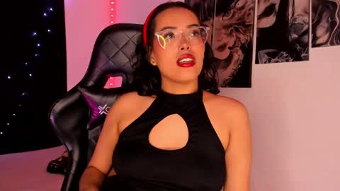 Snapshot of poison_willow chatting on December 2024 08:48:01 PM Willow Hours 12pm to 630pm Colombian time FRIDAY AND SUNDAY FREE DAYS online show from December 2024 08:48:01 PM