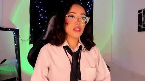 Snapshot of poison_willow chatting on January 2025 06:02:02 PM Willow Hours 12pm to 630pm Colombian time FRIDAY AND SUNDAY FREE DAYS online show from January 2025 06:02:02 PM