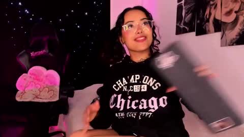 Snapshot of poison_willow chatting on January 2025 05:59:01 PM Willow Hours 12pm to 630pm Colombian time FRIDAY AND SUNDAY FREE DAYS online show from January 2025 05:59:01 PM