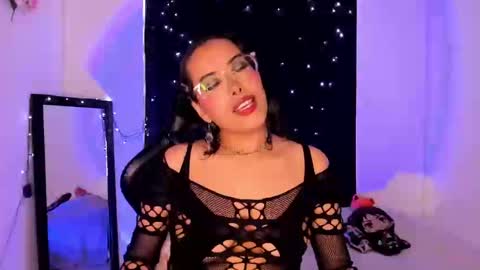 Snapshot of poison_willow chatting on January 2025 05:23:02 PM Willow Hours 12pm to 630pm Colombian time FRIDAY AND SUNDAY FREE DAYS online show from January 2025 05:23:02 PM