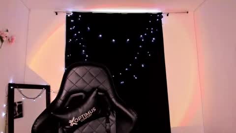 Snapshot of poison_willow chatting on January 2025 09:01:01 PM Willow Hours 12pm to 630pm Colombian time FRIDAY AND SUNDAY FREE DAYS online show from January 2025 09:01:01 PM