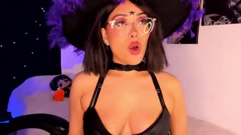 Snapshot of poison_willow chatting on January 2025 05:23:02 PM Willow Hours 12pm to 630pm Colombian time FRIDAY AND SUNDAY FREE DAYS online show from January 2025 05:23:02 PM