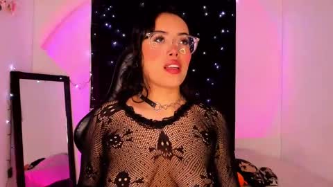 Snapshot of poison_willow chatting on January 2025 05:39:01 PM Willow Hours 12pm to 630pm Colombian time FRIDAY AND SUNDAY FREE DAYS online show from January 2025 05:39:01 PM