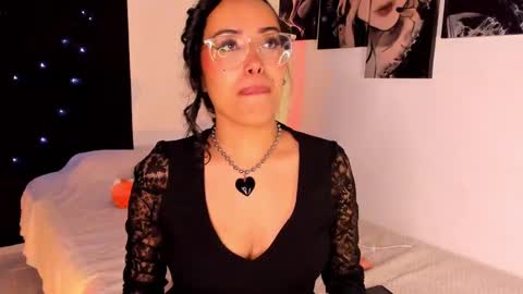 Snapshot of poison_willow chatting on February 2025 11:27:01 PM Willow Hours 12pm to 630pm Colombian time FRIDAY AND SUNDAY FREE DAYS online show from February 2025 11:27:01 PM