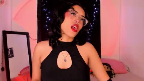 Snapshot of poison_willow chatting on February 2025 05:38:02 PM Willow Hours 12pm to 630pm Colombian time FRIDAY AND SUNDAY FREE DAYS online show from February 2025 05:38:02 PM