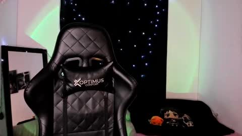 Snapshot of poison_willow chatting on February 2025 09:48:01 PM Willow Hours 12pm to 630pm Colombian time FRIDAY AND SUNDAY FREE DAYS online show from February 2025 09:48:01 PM