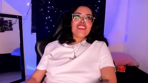 Snapshot of poison_willow chatting on March 2025 09:32:02 PM Willow Hours 12pm to 630pm Colombian time FRIDAY AND SUNDAY FREE DAYS online show from March 2025 09:32:02 PM