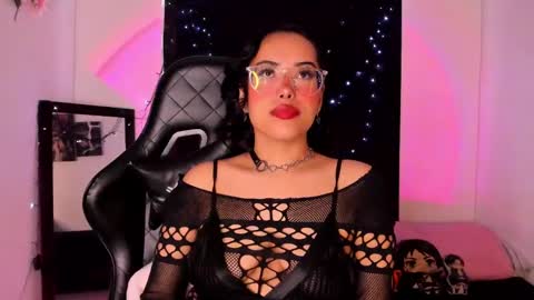 Snapshot of poison_willow chatting on March 2025 06:48:01 PM Willow Hours 12pm to 630pm Colombian time FRIDAY AND SUNDAY FREE DAYS online show from March 2025 06:48:01 PM