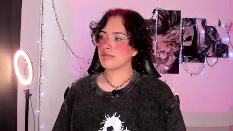 Snapshot of poison_willow chatting on September 2025 04:06:01 PM Willow Hours 12pm to 630pm Colombian time FRIDAY AND SUNDAY FREE DAYS online show from September 2025 04:06:01 PM