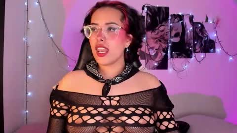 Snapshot of poison_willow chatting on September 2025 05:37:01 PM Willow Hours 12pm to 630pm Colombian time FRIDAY AND SUNDAY FREE DAYS online show from September 2025 05:37:01 PM