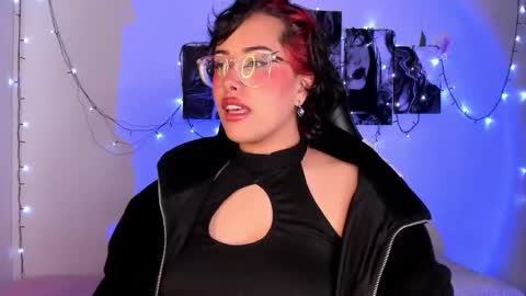 Snapshot of poison_willow chatting on October 2025 05:19:02 PM Willow Hours 12pm to 630pm Colombian time FRIDAY AND SUNDAY FREE DAYS online show from October 2025 05:19:02 PM