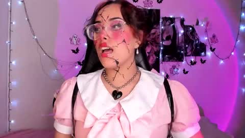 Snapshot of poison_willow chatting on October 2025 05:58:02 PM Willow Hours 12pm to 630pm Colombian time FRIDAY AND SUNDAY FREE DAYS online show from October 2025 05:58:02 PM