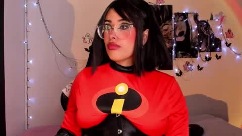 Snapshot of poison_willow chatting on October 2025 05:35:01 PM Willow Hours 12pm to 630pm Colombian time FRIDAY AND SUNDAY FREE DAYS online show from October 2025 05:35:01 PM