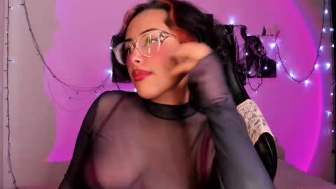 Snapshot of poison_willow chatting on November 2025 05:24:02 PM Willow Hours 12pm to 630pm Colombian time FRIDAY AND SUNDAY FREE DAYS online show from November 2025 05:24:02 PM