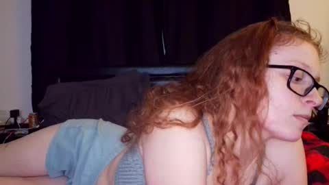 Snapshot of poisonivyy95 chatting on June 2026 02:16:01 AM poisonivyy95 online show from June 2026 02:16:01 AM