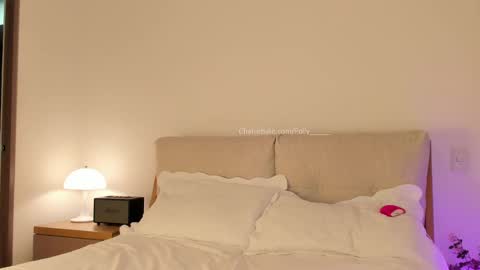 Polly online show from October 2025 10:07:01 PM