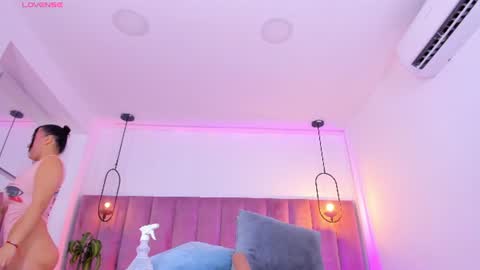 Snapshot of pollybabe_ chatting on June 2026 10:35:01 AM POLLY online show from June 2026 10:35:01 AM