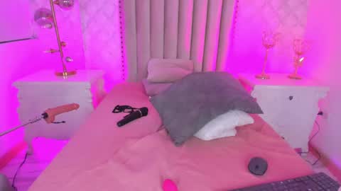 Carolina online show from February 2025 12:51:02 AM