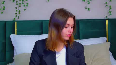 Polly online show from March 2025 12:18:01 AM