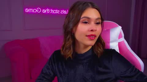 Polly online show from September 2025 08:32:02 PM