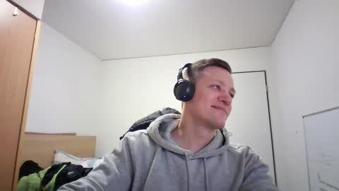 pommesmiteiscreme online show from March 2025 12:31:01 AM