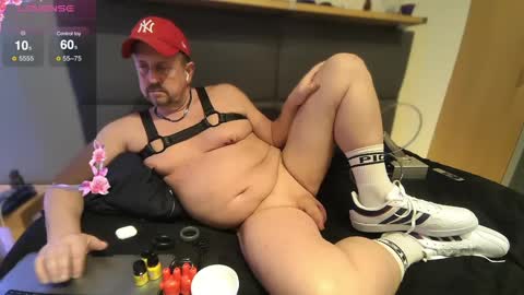 poppersbator73 online show from March 2025 05:49:02 PM