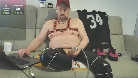 poppersbator73 online show from April 2026 12:25:01 PM