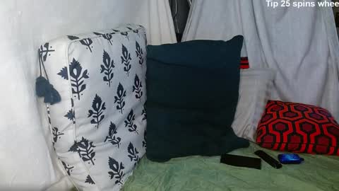 Snapshot of poppunk4life chatting on January 2025 05:41:02 AM Kyle online show from January 2025 05:41:02 AM