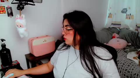 Snapshot of poppykens chatting on June 2026 10:11:01 PM Poppy Kensington online show from June 2026 10:11:01 PM