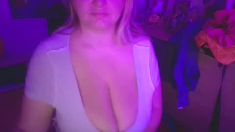 Snapshot of pornbusty chatting on December 2025 06:18:01 AM MelissOfficial online show from December 2025 06:18:01 AM