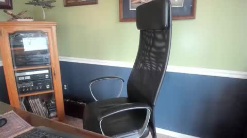 Snapshot of poundinmycock4u chatting on November 2025 06:08:01 PM PoundinMyCock4U online show from November 2025 06:08:01 PM