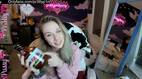 Snapshot of pr3ttyp1nkpussy chatting on December 2024 01:19:01 AM Evangeline Eva Darling online show from December 2024 01:19:01 AM