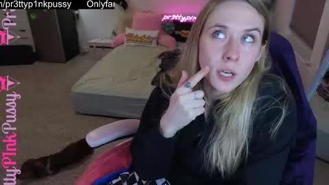Snapshot of pr3ttyp1nkpussy chatting on February 2025 01:44:02 AM Evangeline Eva Darling online show from February 2025 01:44:02 AM