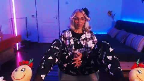 Victoria online show from December 2024 09:04:02 PM