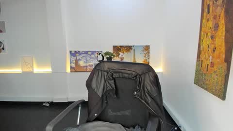 Camila  online show from December 2025 12:01:02 PM